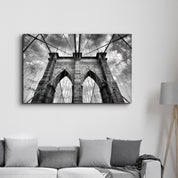 Brooklyn Bridge Black and White | Glass Wall Art - Artdesigna